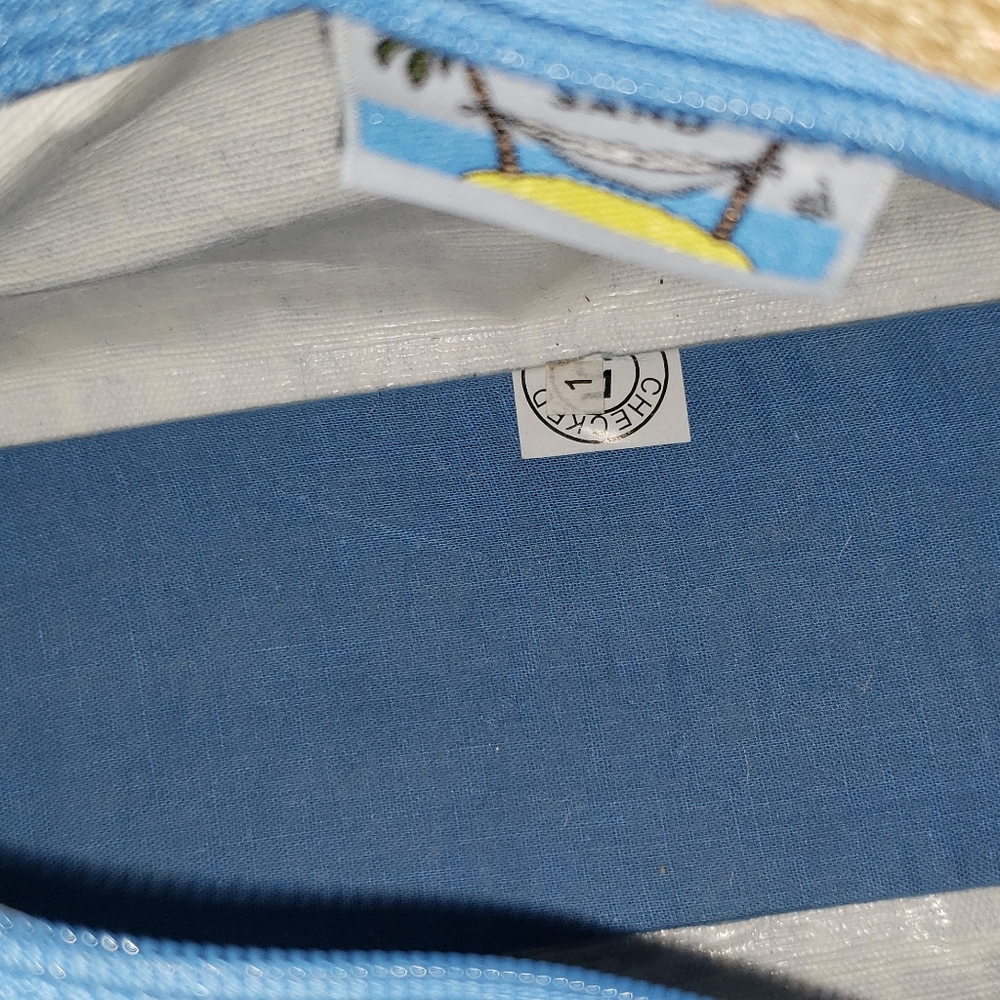 Sun 'n' Sand Pocketbook - Picture 7 of 8